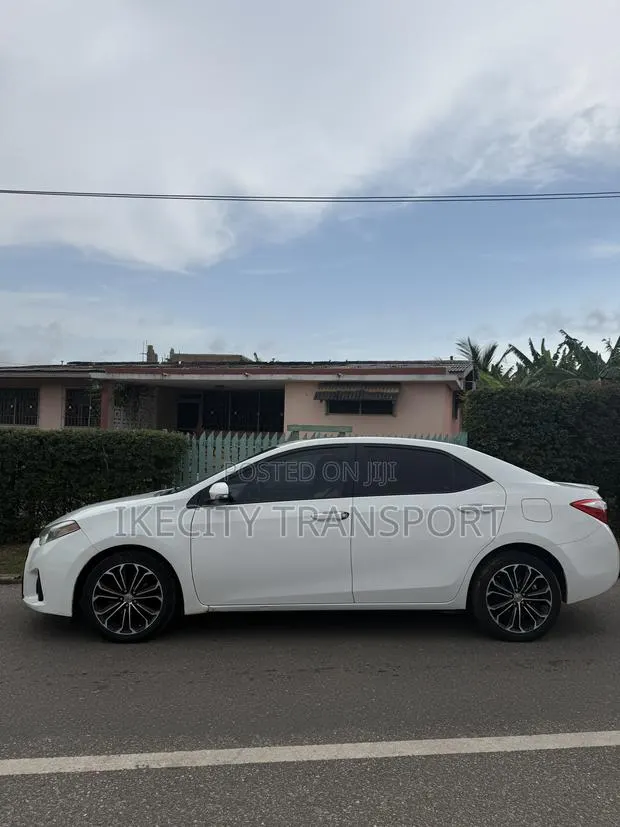 Toyota Corolla S 4dr Sedan (1.8L 4cyl CVT) 2016 White · Photo 1