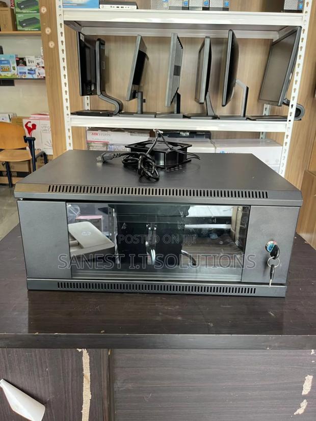 4u Network Rack With Fan · Photo 1