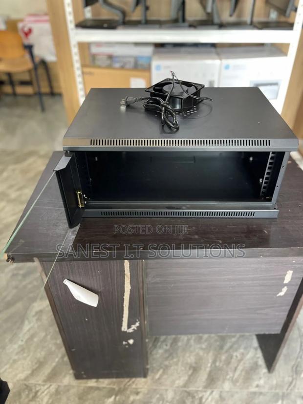 4u Network Rack With Fan · Photo 3