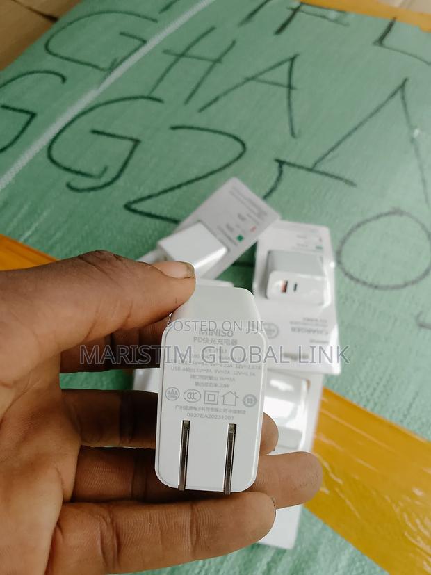 Quality Usb/Type-C Charger · Photo 3