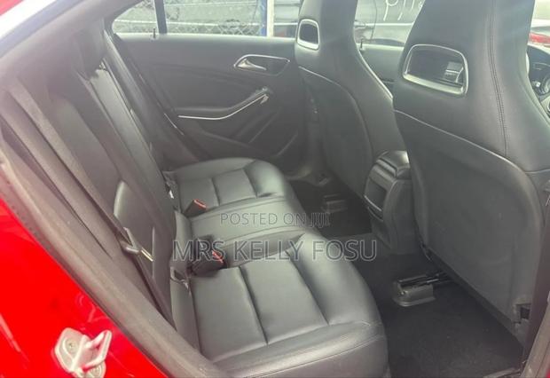 Mercedes-Benz C250 2015 Red · Photo 8