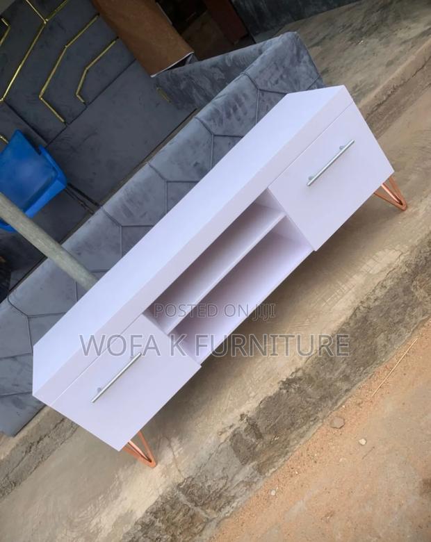 Plane White Tv Stand · Photo 1