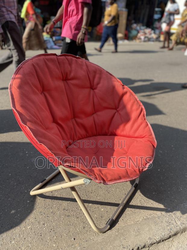 Foldable Moon Chair · Photo 2