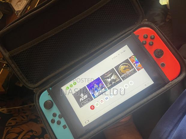 Nintendo Switch With Games Fc25 ,Frome Home · Photo 1