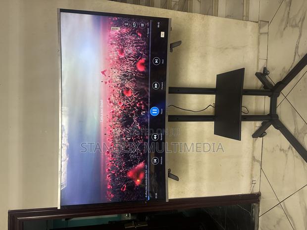 Tv And Tv Stand For Rent · Photo 2