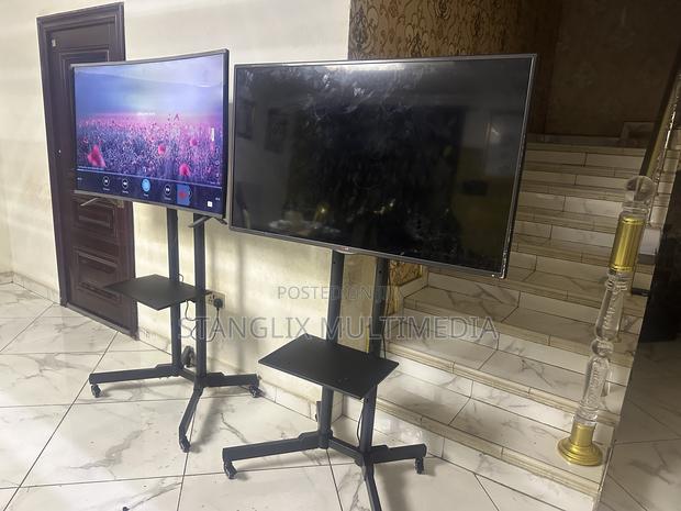 Tv And Tv Stand For Rent · Photo 3
