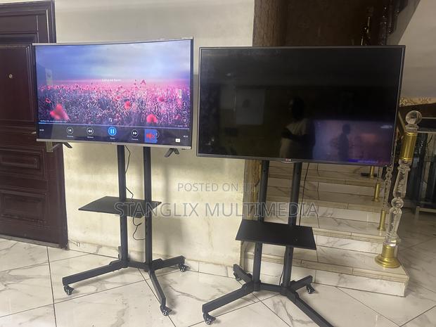 Tv And Tv Stand For Rent · Photo 1