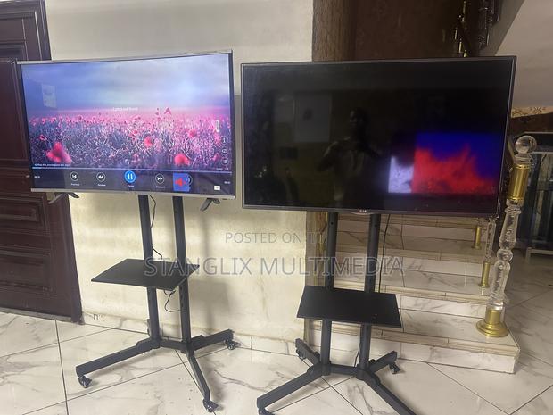 Tv And Tv Stand For Rent · Photo 4