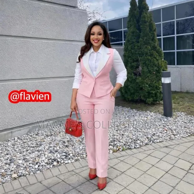 Women's Solid Color Suit Set. · Photo 1