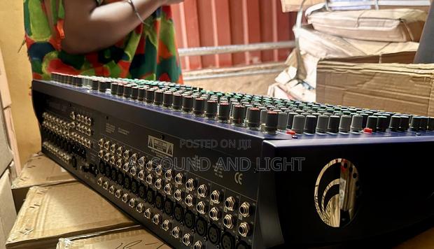 Soundcraft Lx7ii 24-Channel Analog Mixer · Photo 2