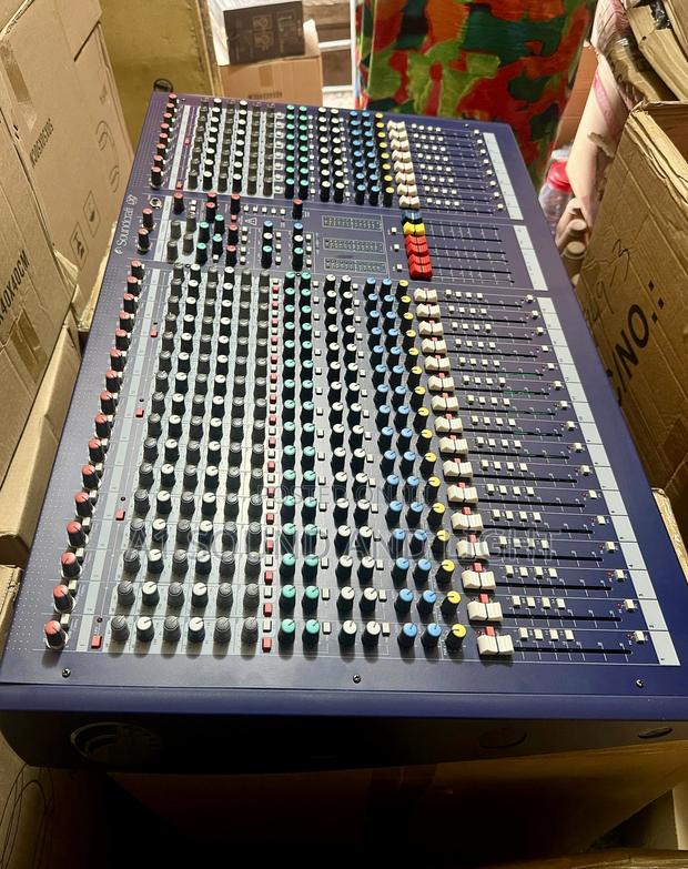 Soundcraft Lx7ii 24-Channel Analog Mixer · Photo 1