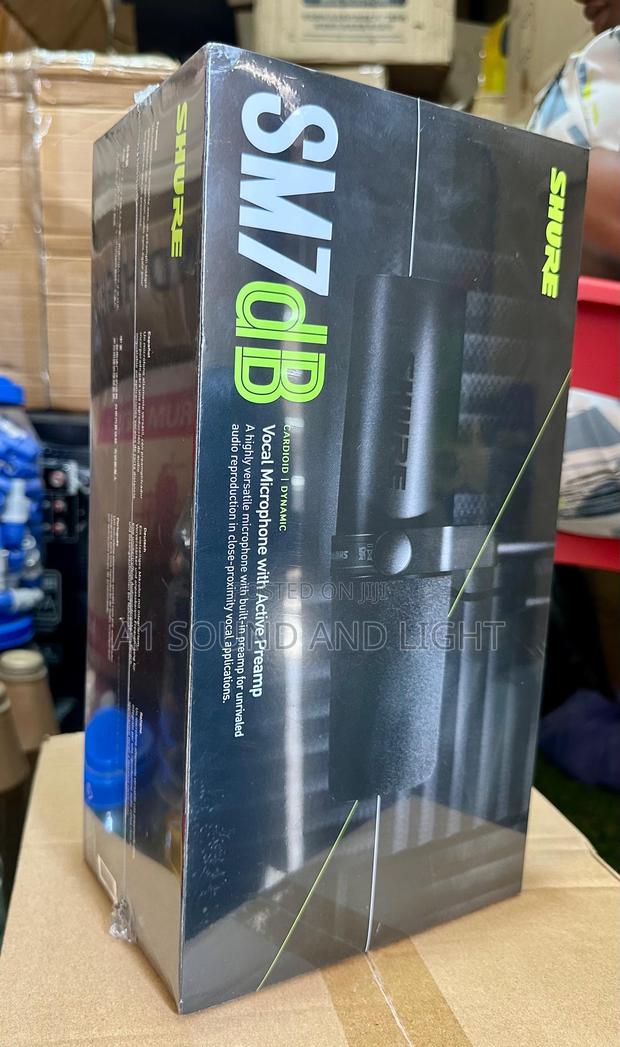 Shure Sm7db Dynamic Microphone for Podcast and Streaming · Photo 1