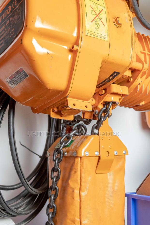 Electric Chain Hoist · Photo 2