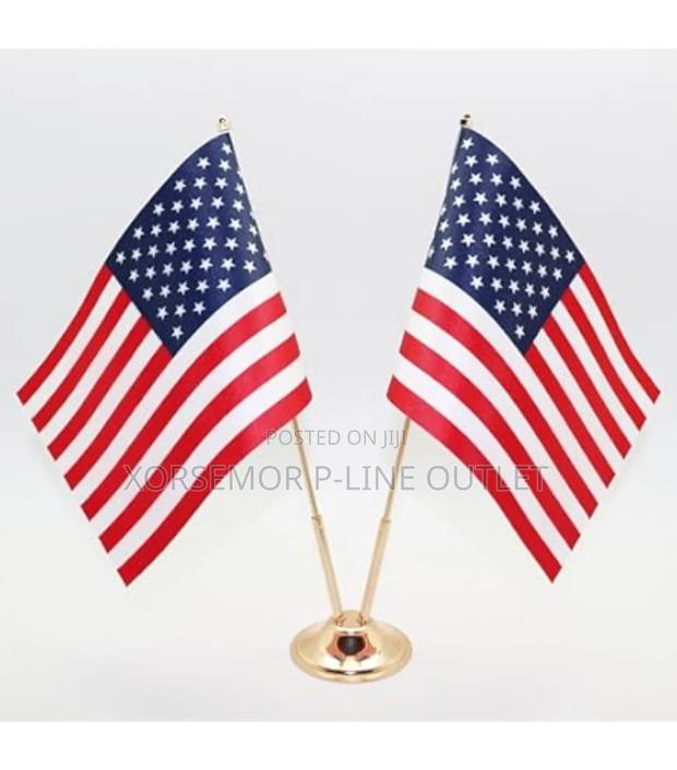 Double Desktop Gold Flag Stand · Photo 1