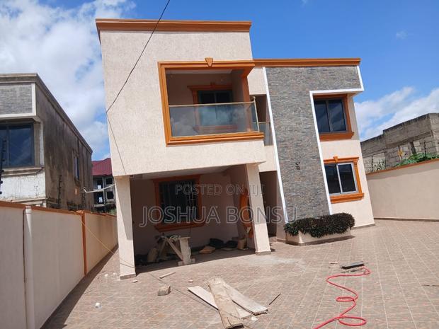 4bdrm House in Tom Rock, Atwima Kwanwoma for sale · Photo 1