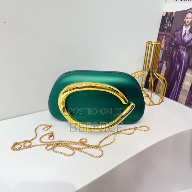 Elegant Designer Clutch Bag · Photo 4