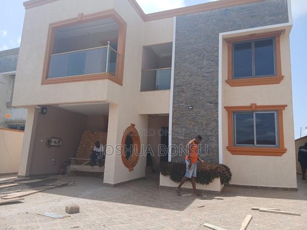 4bdrm House in Tom Rock, Atwima Kwanwoma for sale · Photo 2