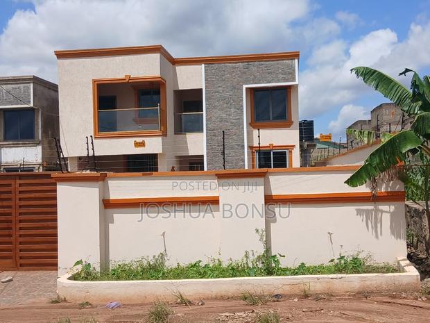 4bdrm House in Tom Rock, Atwima Kwanwoma for sale · Photo 5