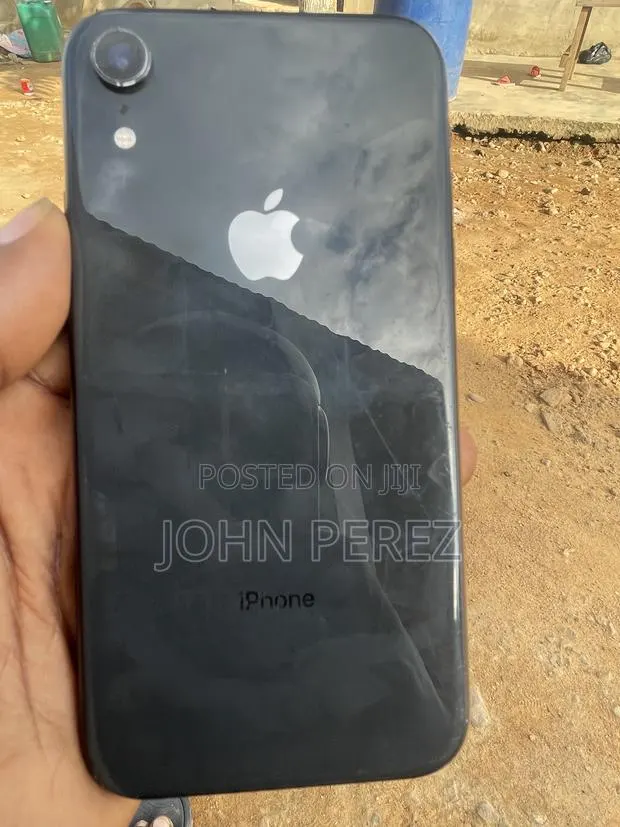 Apple iPhone XR 64 GB Black · Photo 1