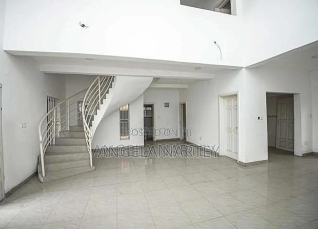 4bdrm House in Community 18 Spintex for sale · Photo 3