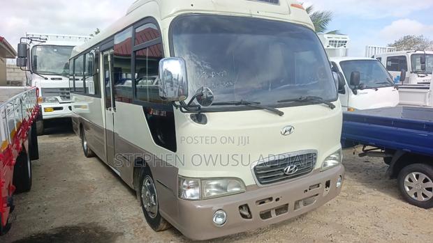 Hyundai Cunty Bus 27 Seat · Photo 1