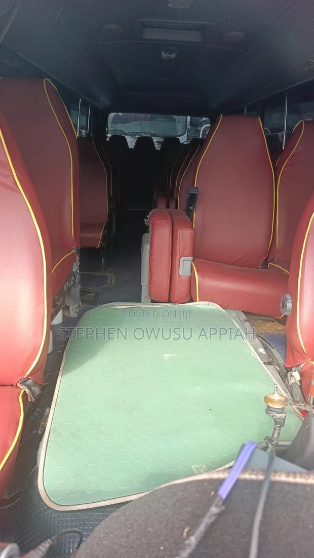 Hyundai Cunty Bus 27 Seat · Photo 2