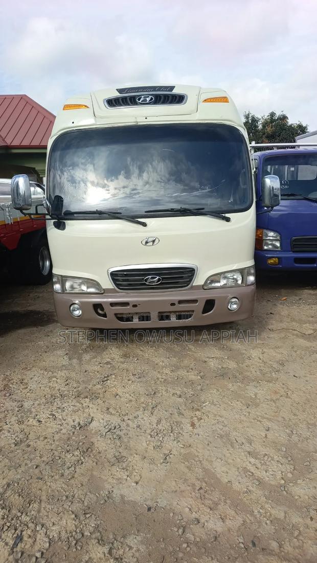 Hyundai Cunty Bus 27 Seat · Photo 3