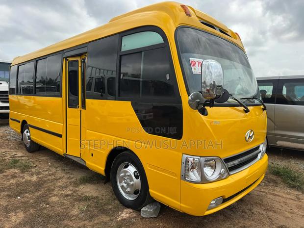 Hyundai Cunty Bus 27 Seater · Photo 1