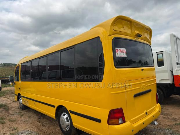 Hyundai Cunty Bus 27 Seater · Photo 3