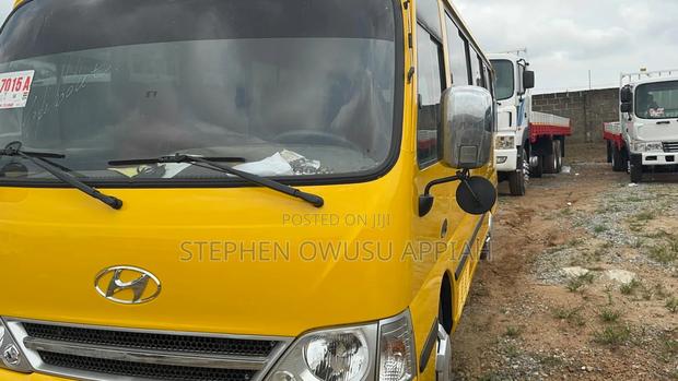 Hyundai Cunty Bus 27 Seater · Photo 4