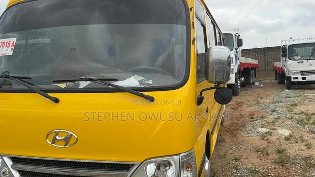 Hyundai Cunty Bus 27 Seater · Photo 5