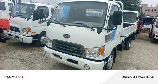 Kia Granbird 2004 White · Photo 3