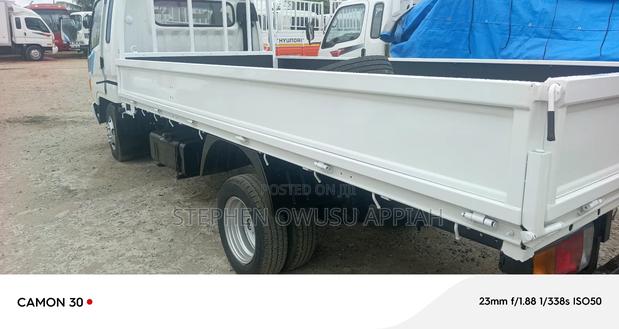 Kia Granbird 2004 White · Photo 4