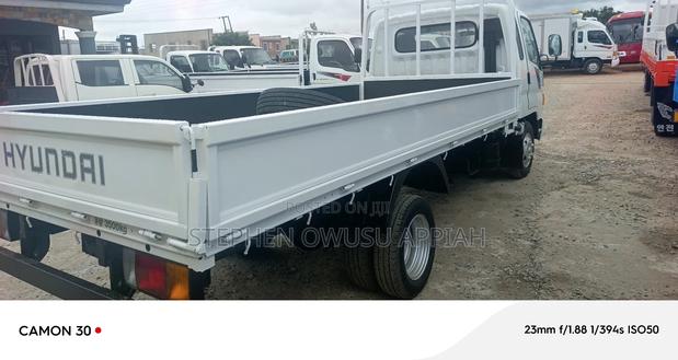 Kia Granbird 2004 White · Photo 5