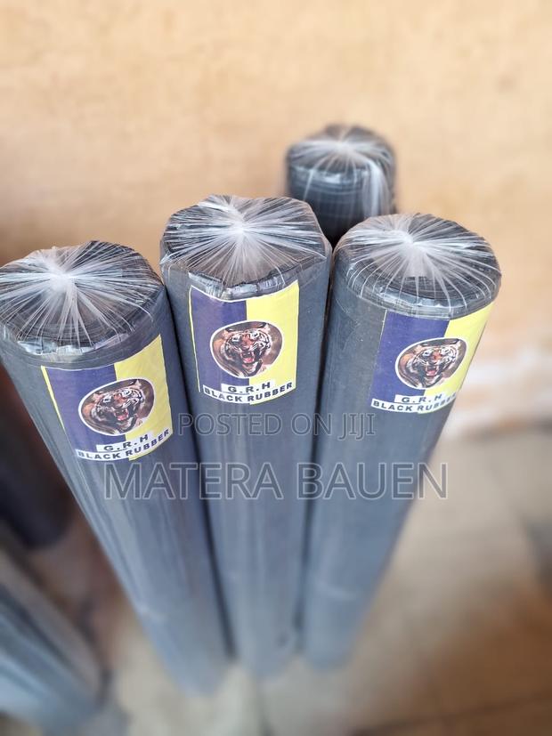 Black Rubber Medium Size, Concrete Rubber · Photo 1