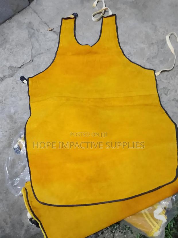 Welding Apron <> Quality Leather <> Yellow. · Photo 1