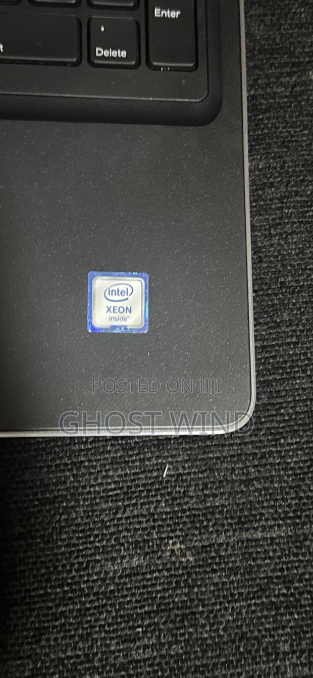 Laptop Dell Precision 15 7520 16GB Intel Xeon SSD 512GB · Photo 1