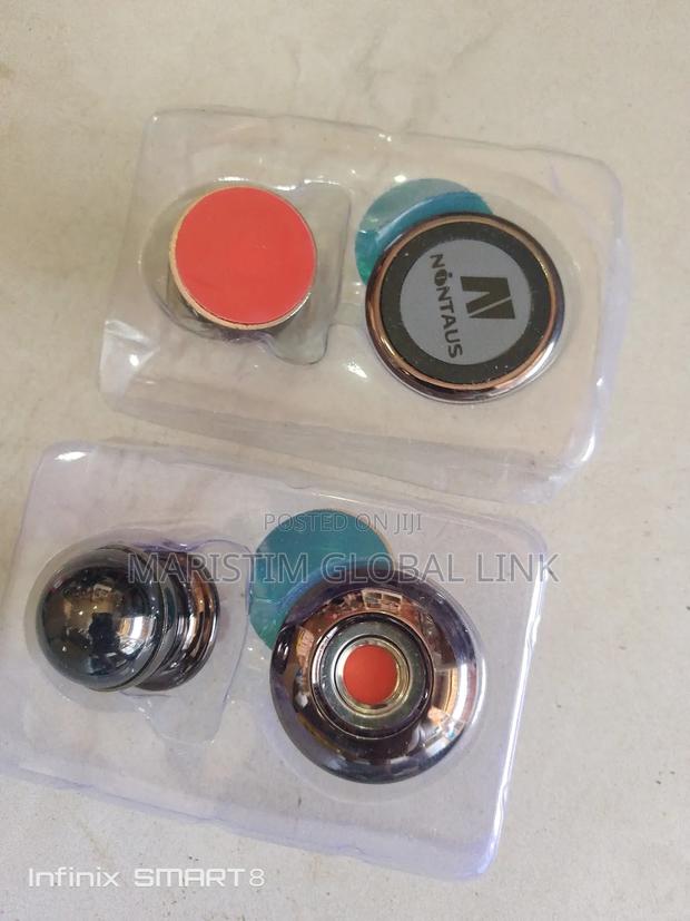 Magnetic Car Holder /Bracket · Photo 1