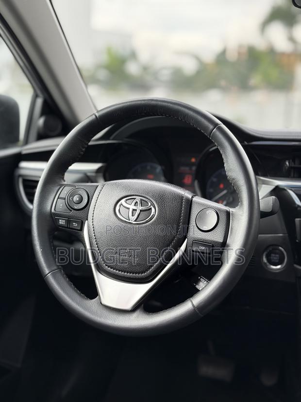 Toyota Corolla S 4dr Sedan (1.8L 4cyl CVT) 2016 Silver · Photo 5
