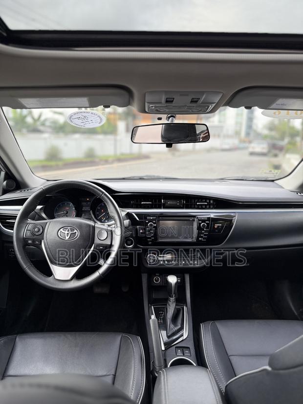 Toyota Corolla S 4dr Sedan (1.8L 4cyl CVT) 2016 Silver · Photo 6