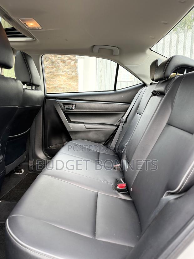 Toyota Corolla S 4dr Sedan (1.8L 4cyl CVT) 2016 Silver · Photo 7