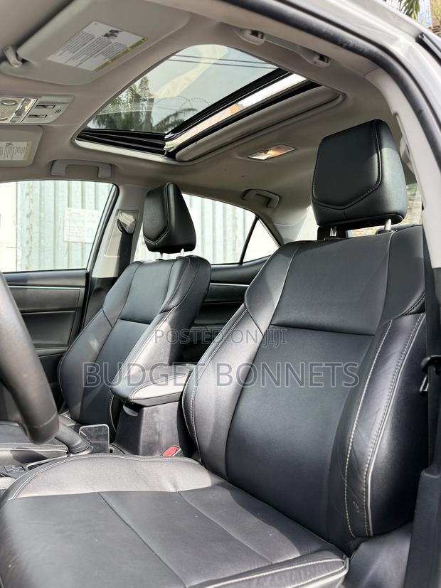 Toyota Corolla S 4dr Sedan (1.8L 4cyl CVT) 2016 Silver · Photo 4
