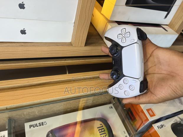 Pre Owned Playstation 5 Controller · Photo 5