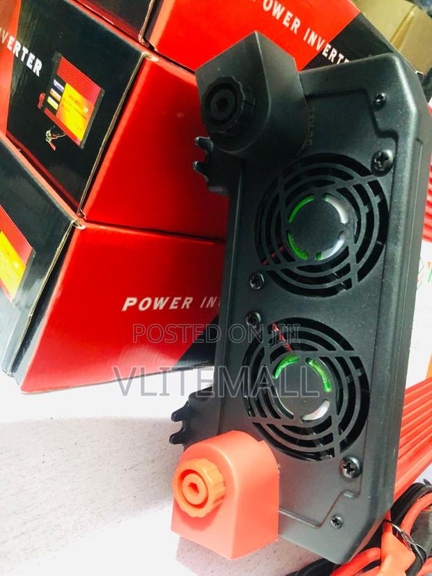 Dc12v to Ac220v Power Inverter 2000w · Photo 2