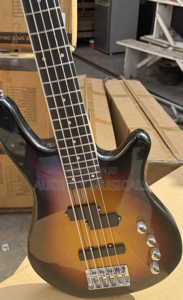 Passive Bass Guitar Ibanez · Photo 1