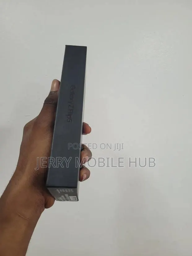 New Samsung Galaxy Z Flip5 256 GB · Photo 1