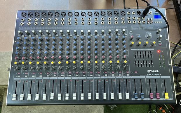 Yamaha Mixing Console SMX-1600 · Photo 1