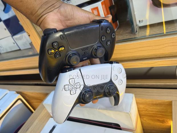 Pre Owned Playstation 5 Controller · Photo 2