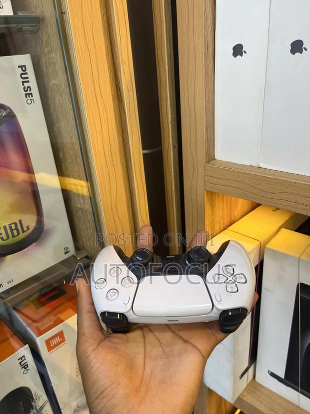 Pre Owned Playstation 5 Controller · Photo 6