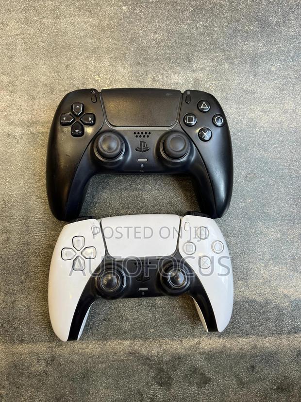 Pre Owned Playstation 5 Controller · Photo 1